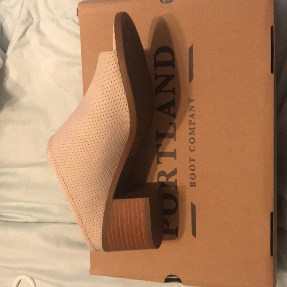 Open toe shoes